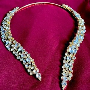 BCBG MAXAZRIA statement Necklace